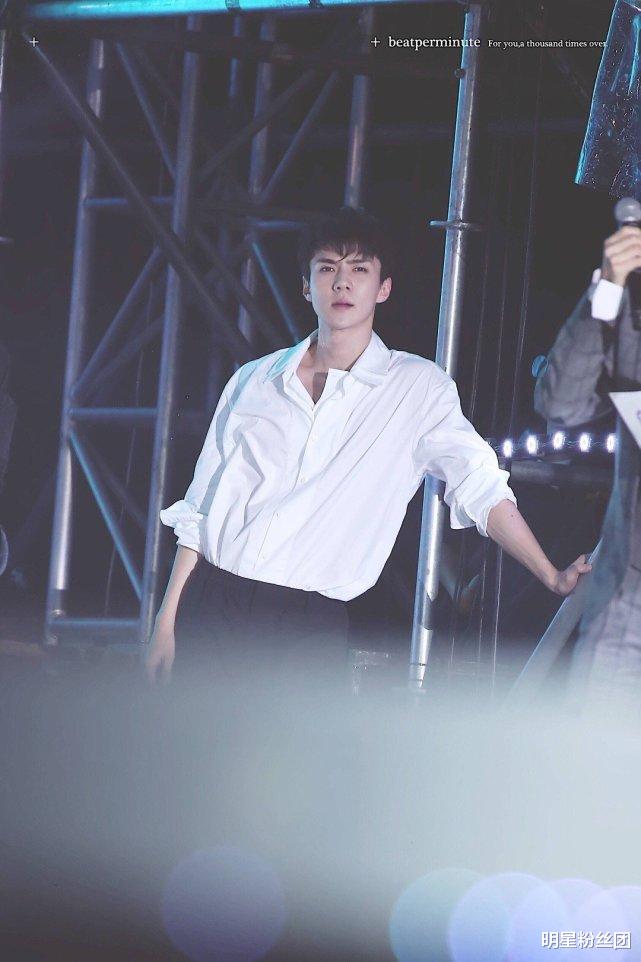 尤金妮|吴世勋车内旧照曝光，满满青涩的少年气，和现在颜值差距越来越大