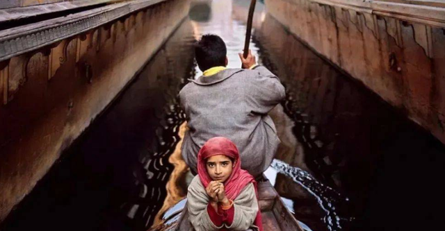 阳光语言矫正说|她的双眼直抵心灵，多年后摄影师再次见到她时，现状却令人唏嘘