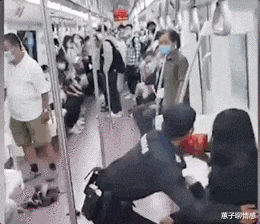 蕙子聊情感|西安地铁女子被拖拽：任何人都需要被尊重