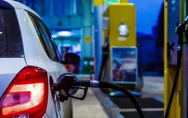 小超侃事|成品油调整最后一天，有车的朋友注意，这次调整或迎“8元时代”