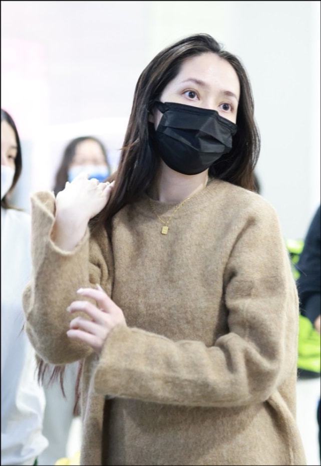 时尚风行派 郭碧婷保护女儿太心疼!穿着随意丝毫没豪门阔太范,不过气质提升