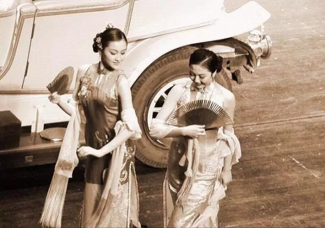 民国时的女拆白党,打着一见钟情的幌子,一杯酒骗走对方全部钱财