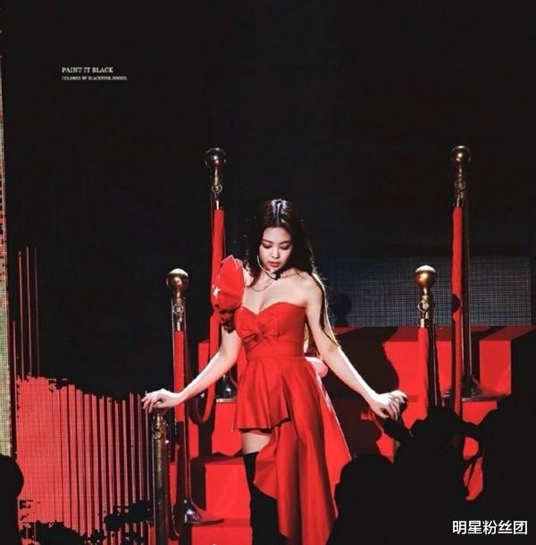 jennie和jisoo紅衣舞臺造型，風格不同，你喜歡哪一個-圖6