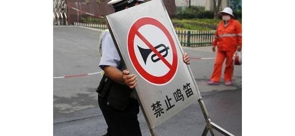 奶豆说育儿|汽车该不该有喇叭？9月1号，又一城市“禁止鸣笛”，违者罚款300