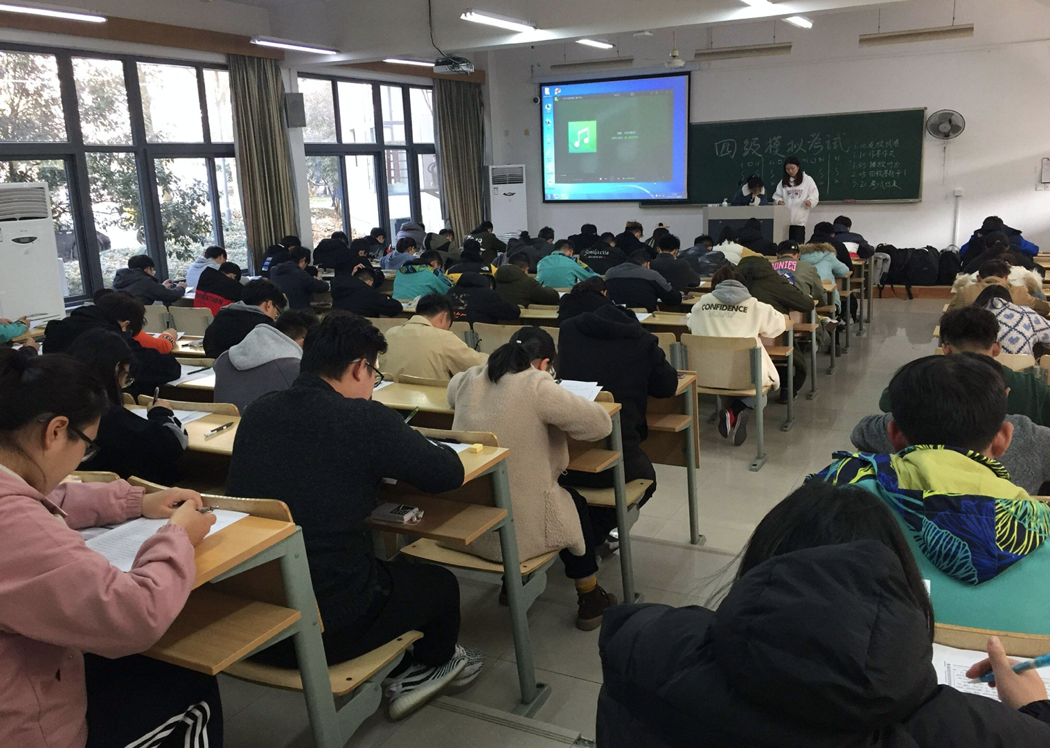 |考不上公务员，这三类职业“满意度”也很高，也算是端铁饭碗了