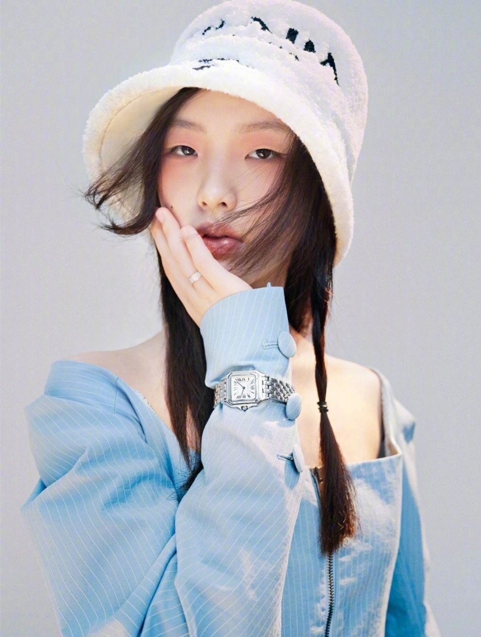 Lady变美日记|小S女儿长大了，比妈妈高半头，穿紫色工装气场堪比超模，太亮眼
