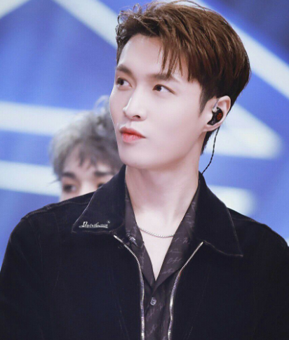 肖战|5月男艺人价值榜大变动！千玺垫底，肖战跌至第二，榜首雷打不动