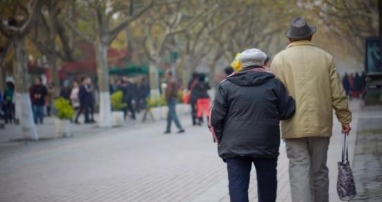雪落无尘谈|延迟退休政策已定，70后女职工不受影响，教师行业波及较大