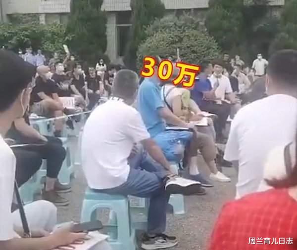 周兰育儿日志|警犬拍卖现场全是有钱人！花33万买德牧土豪：给国家做贡献！