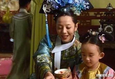 华妃|甄嬛传：雍正驾崩后，敬妃为何戴华妃的头饰？不愧是活到最后的人