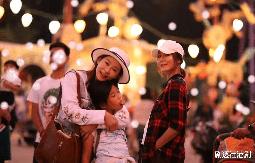 TVB|温馨！TVB“哭戏专业户”获剧组惊喜庆生，视两个继女为己出组幸福五口之家