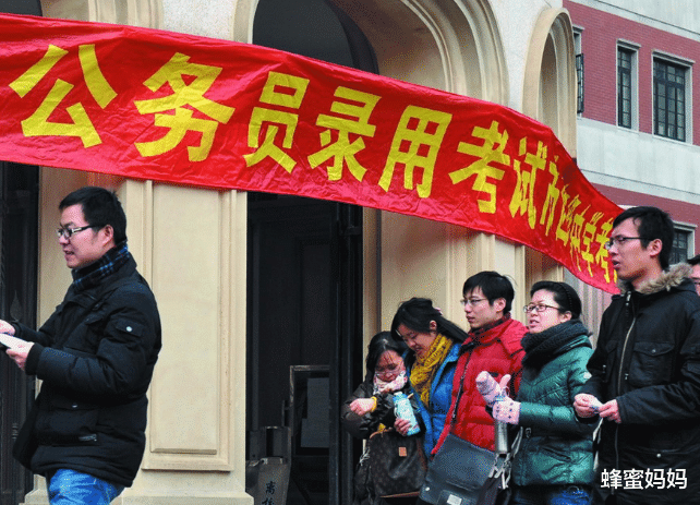 蜂蜜妈妈|毕业8年才发现，国企、私企和公务员差距很大，希望你没选错