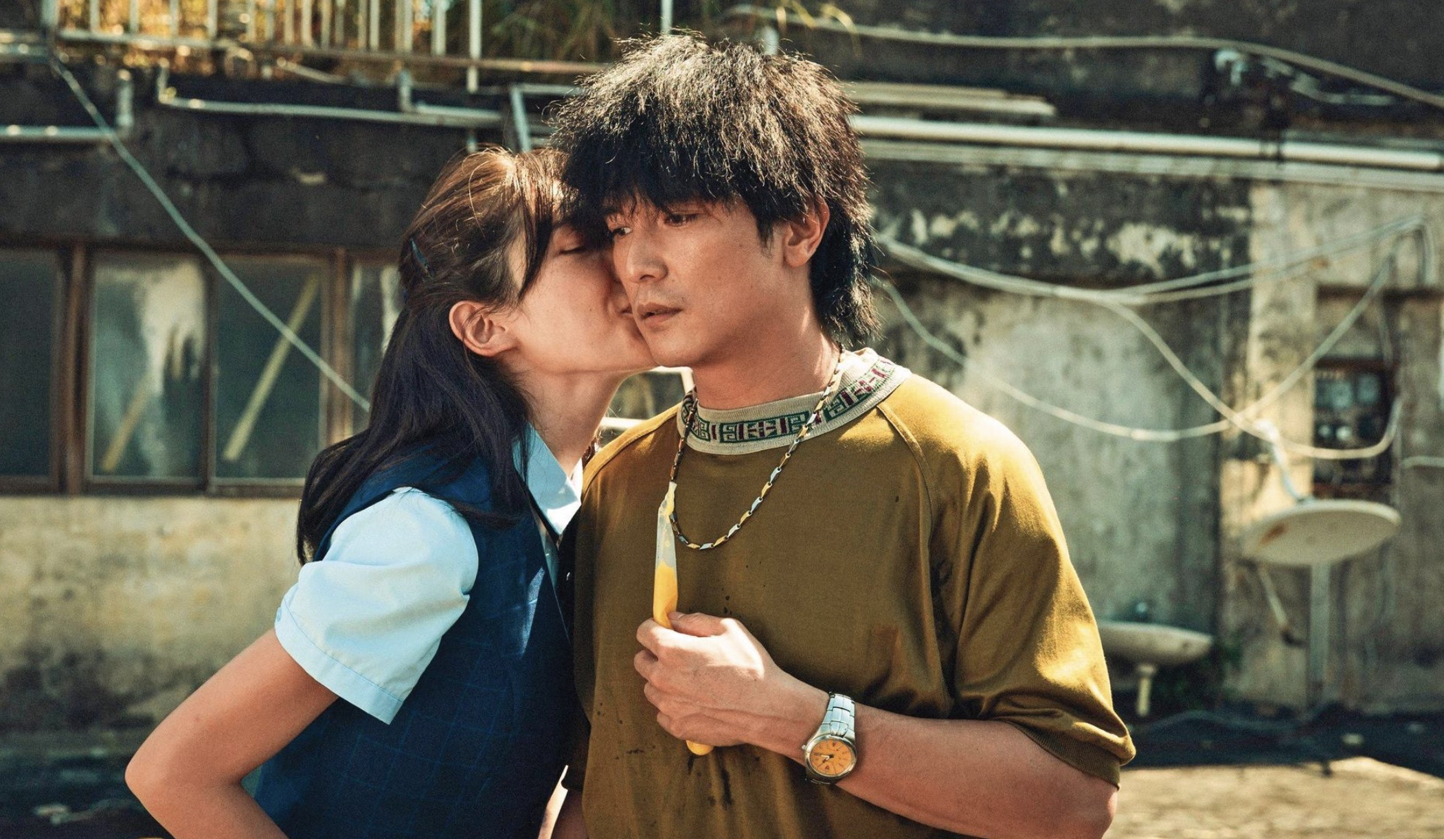 许玮甯|邱泽许玮甯闪婚后首度甜蜜同框,与好友拥抱告别后同返爱巢