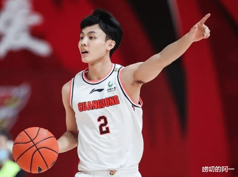 曹芳|曹芳说他是草根球员，赚得却比职业球员徐杰多，实际真是这样吗？