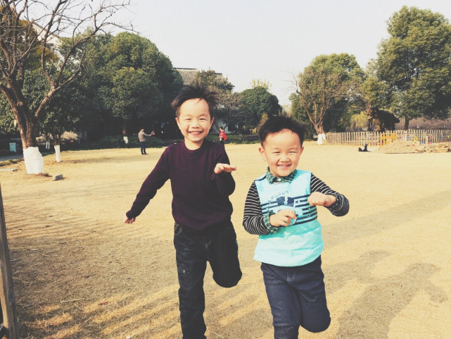 我爱记歌词|众多圈内好友送海峰最后一程：像睡着了，一点都没变