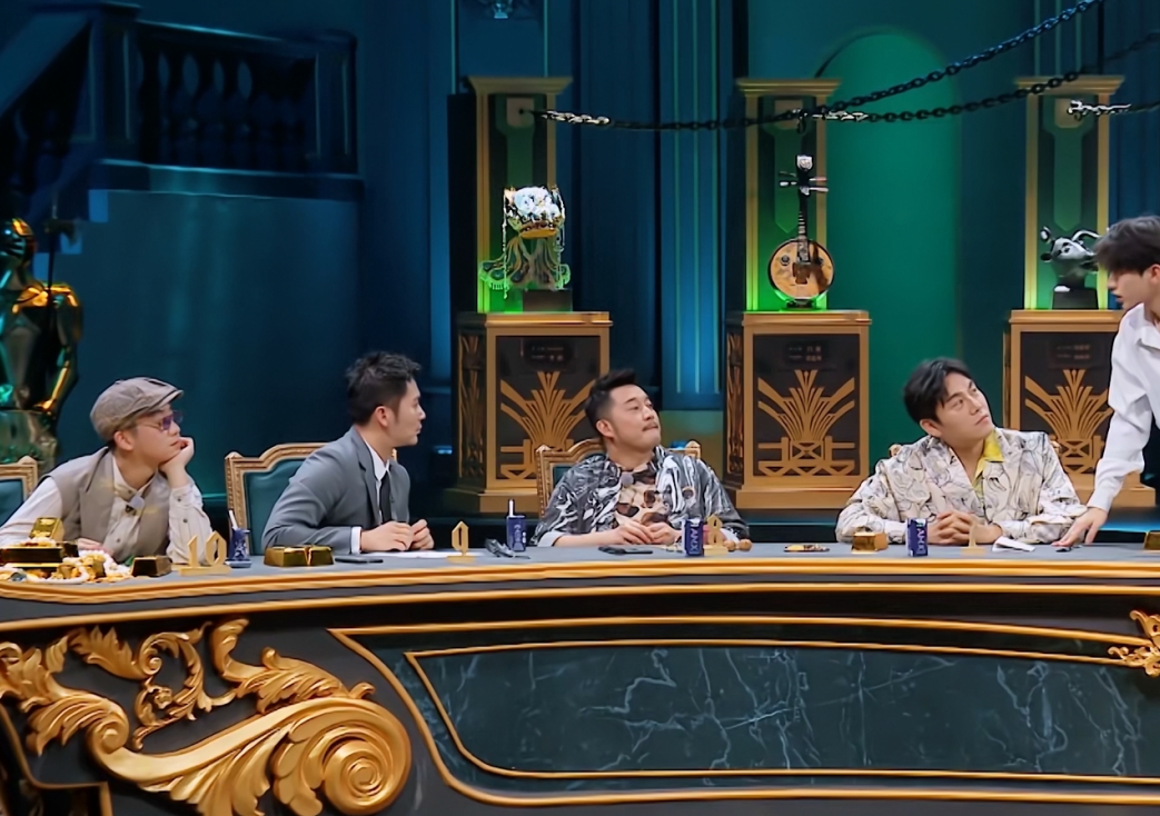 郑恺|奔跑吧9：为啥郑恺一直戴眼镜，原因难以接受，就杨颖自己心疼他