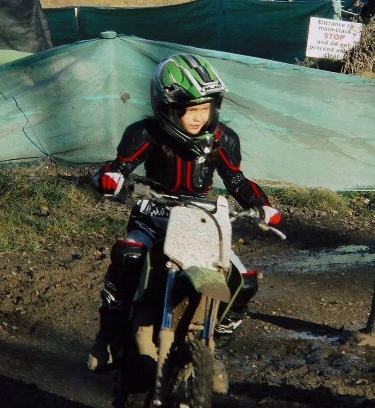 易经与姓名学|首战大满贯的天才英国少女，夺冠感言说的是东北话