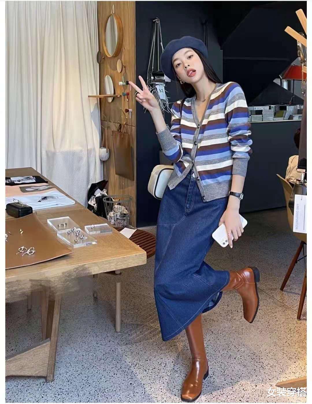 女装穿搭|长款牛仔裙搭配什么样的上衣好看