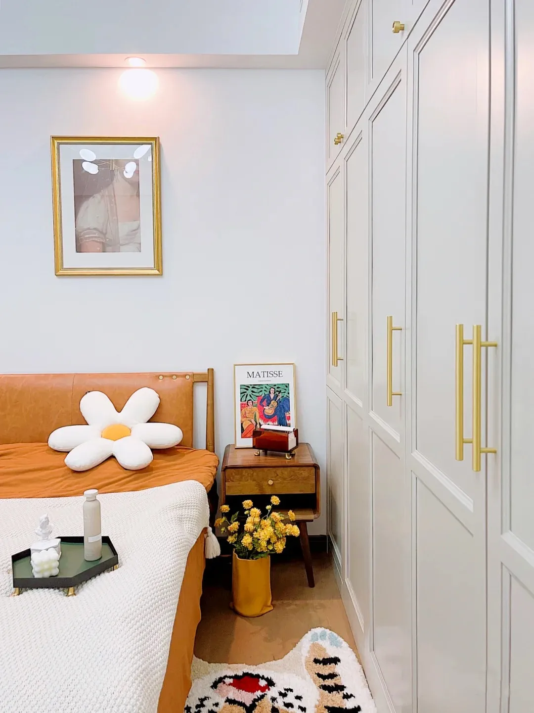 参观她家才发现，全屋刷大白不是为了省钱，是真的百搭耐看，漂亮