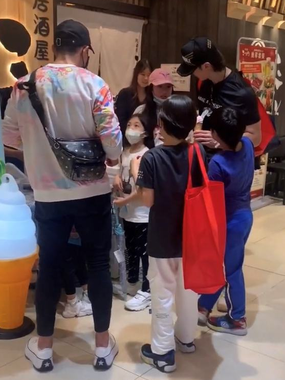邱淑贞|吴尊刘畊宏带娃合体，小泡芙散发萌翻天，NeiNei暴风长高