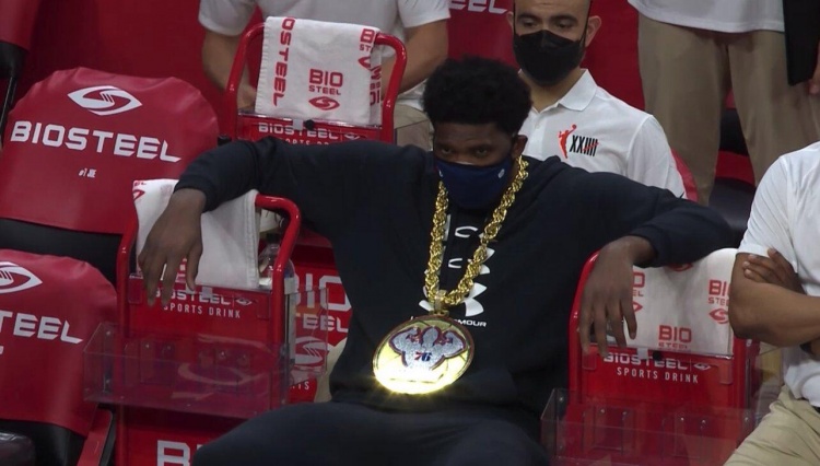 德怀特·霍华德|霍华德太恨老东家了!直接扣翻2米11大中锋!他今天就是球队老大