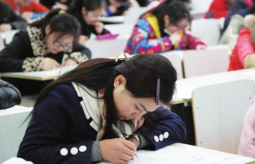 Ainee妈咪|公务员下班需要“戒酒”?新规引起热议,公务员真有那么好吗