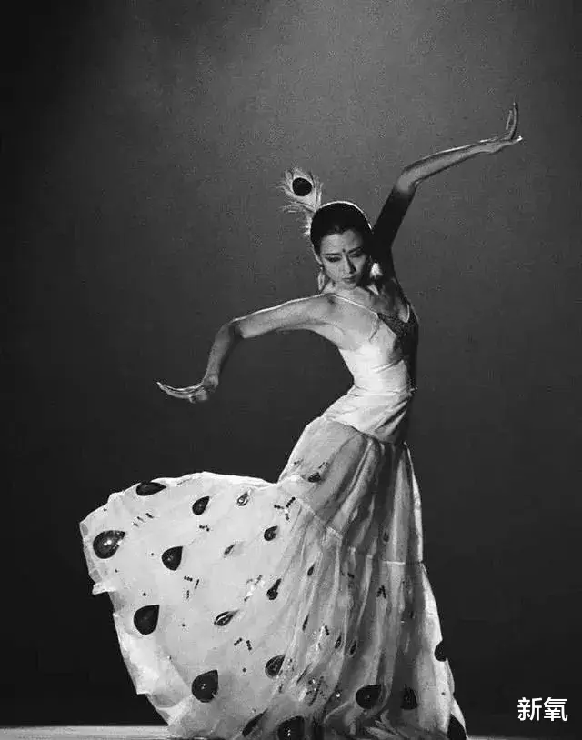 杨丽萍|小彩旗之后,杨丽萍新接班人露面了…