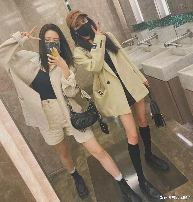 杨幂|杨幂买打折内衣被偶遇，抛下明星包袱认真在身上比划，可爱接地气