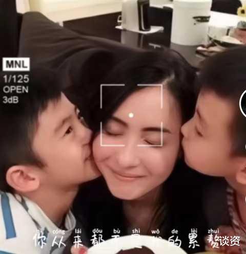 张柏芝|张柏芝贴面亲吻父亲，撒娇模样似少女，“江湖猛人”张仁勇罕露面引关注