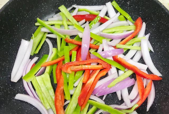 牛仔裤 天冷了，减肥的人不妨试试这面，多吃不长肉，饱腹感还特别强