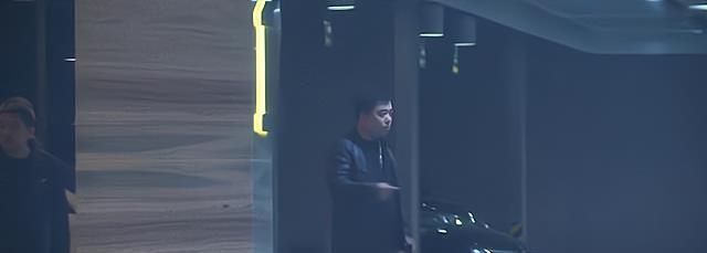 薇娅|薇娅被封杀后，老公现身公司，处理后续事情，神情落寞显孤单！