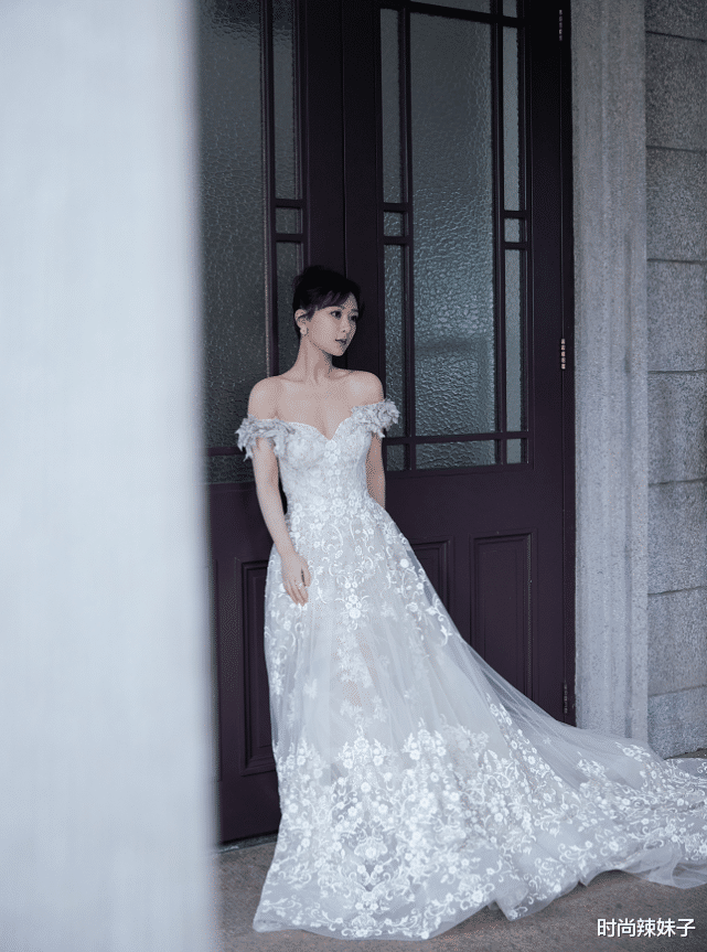 杨紫|杨紫是瘦上瘾了？减肥成功秀“天鹅颈”，笑起来自信又大方