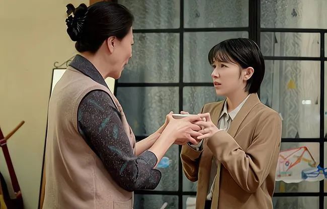 萱爸育儿经|当代婆媳“凑合式”带娃,宝妈:过不下去就硬撑,我才不会累亲妈