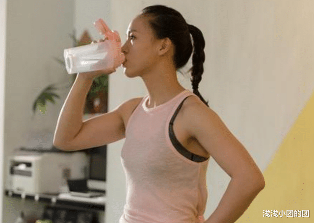减脂|“减脂瘦身”10大行为,多喝水仅排第8,1项居家网红运动占榜首