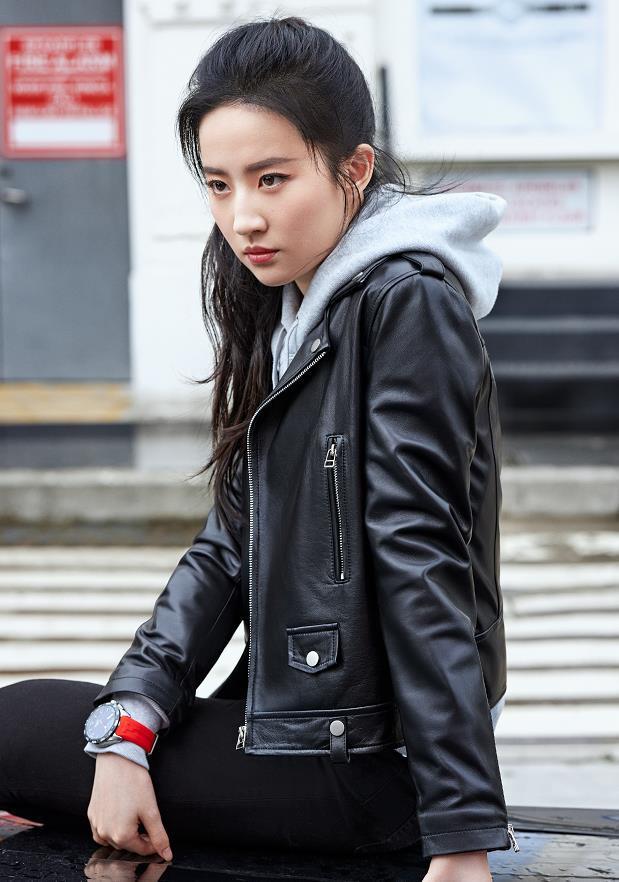 刘亦菲|33岁刘亦菲“比例失调”太严重！看脸以为130斤，腿却令人崩溃