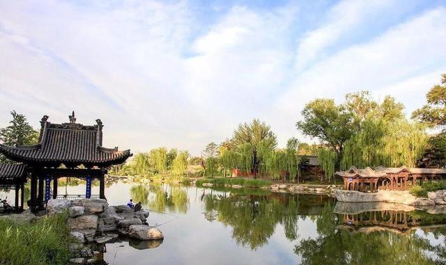 安安的旅行 山西有一公园,前身是明代的海子堰,距今已有600年时间了