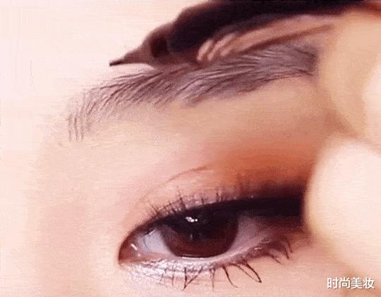眉笔|女人再忙也要记住，出门尽量化“淡妆”，教你正确顺序，简单漂亮