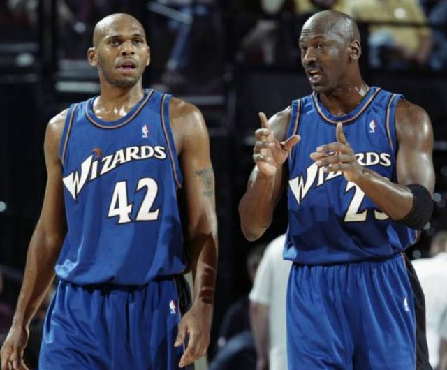 小萌娃说|乔丹当年为什么会用闭眼罚球来回应穆托姆博的挑衅呢?当时发生了什么?