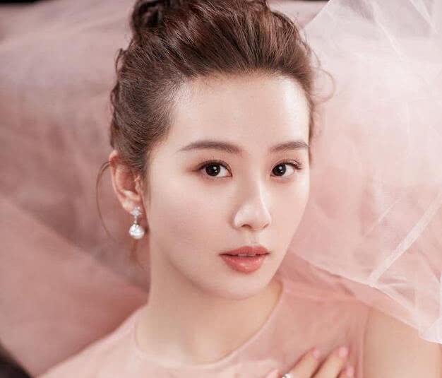 刘诗诗|刘诗诗说上学时无人敢追,昔日毕业照流出,网友:是我我也不敢追