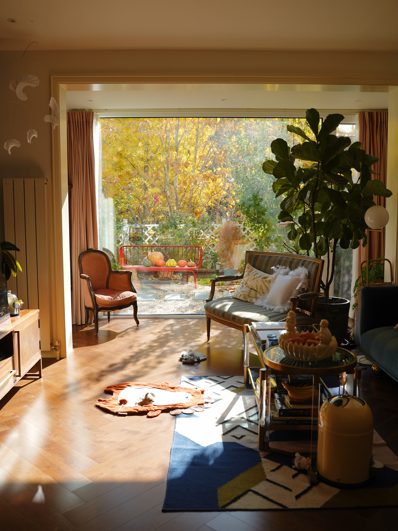 买这房子，就是看上这个40㎡的院子，改造后美得像一幅四季风景画