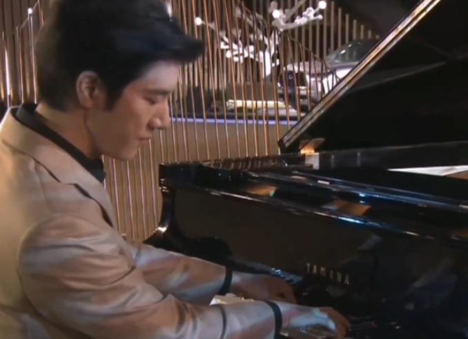 王力宏|王力宏离婚后首现身,离开前妻后风格大变,王力宏谈及现状:我很幸福