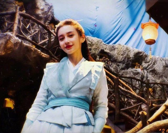 Angelababy|Baby情人节文案再引离婚猜测，疑暗示自己目前单身