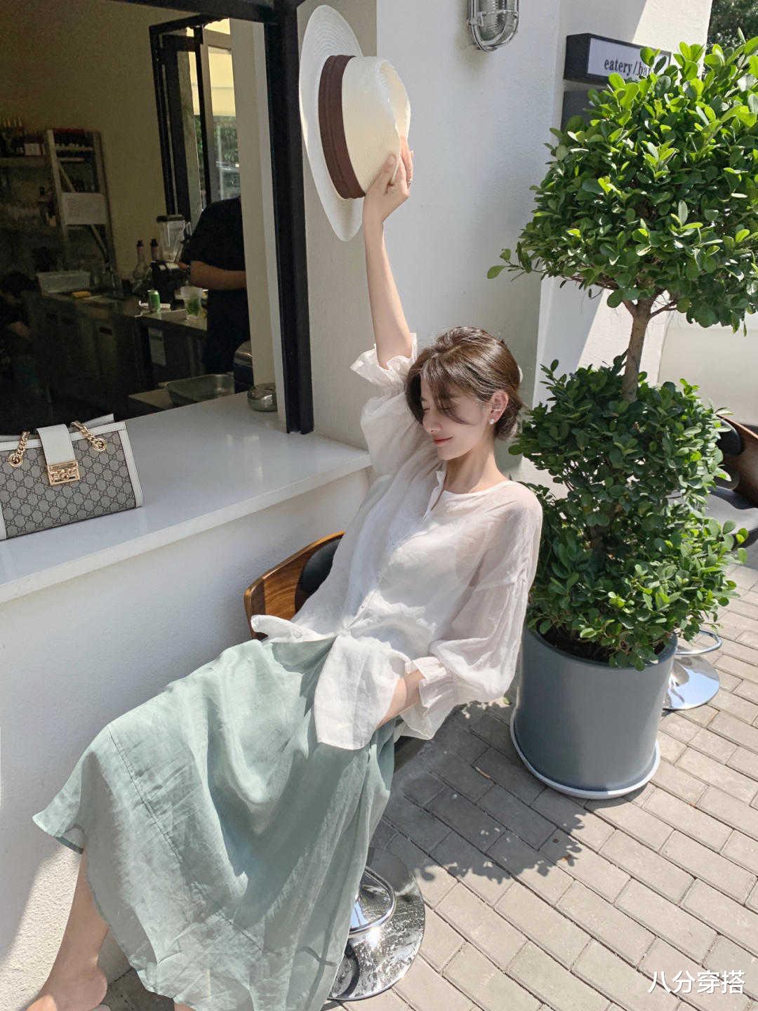 八分穿搭|夏季出游必备衣服单品,轻盈舒适的棉麻风,也能拍出时尚大片来