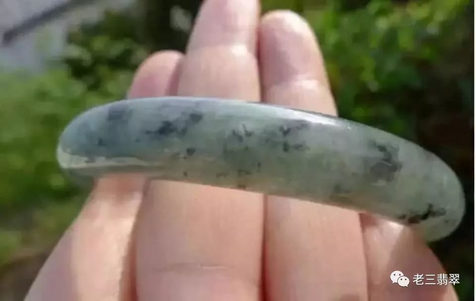 翡翠|7万买的翡翠“飘花手镯”竟然只值8千！