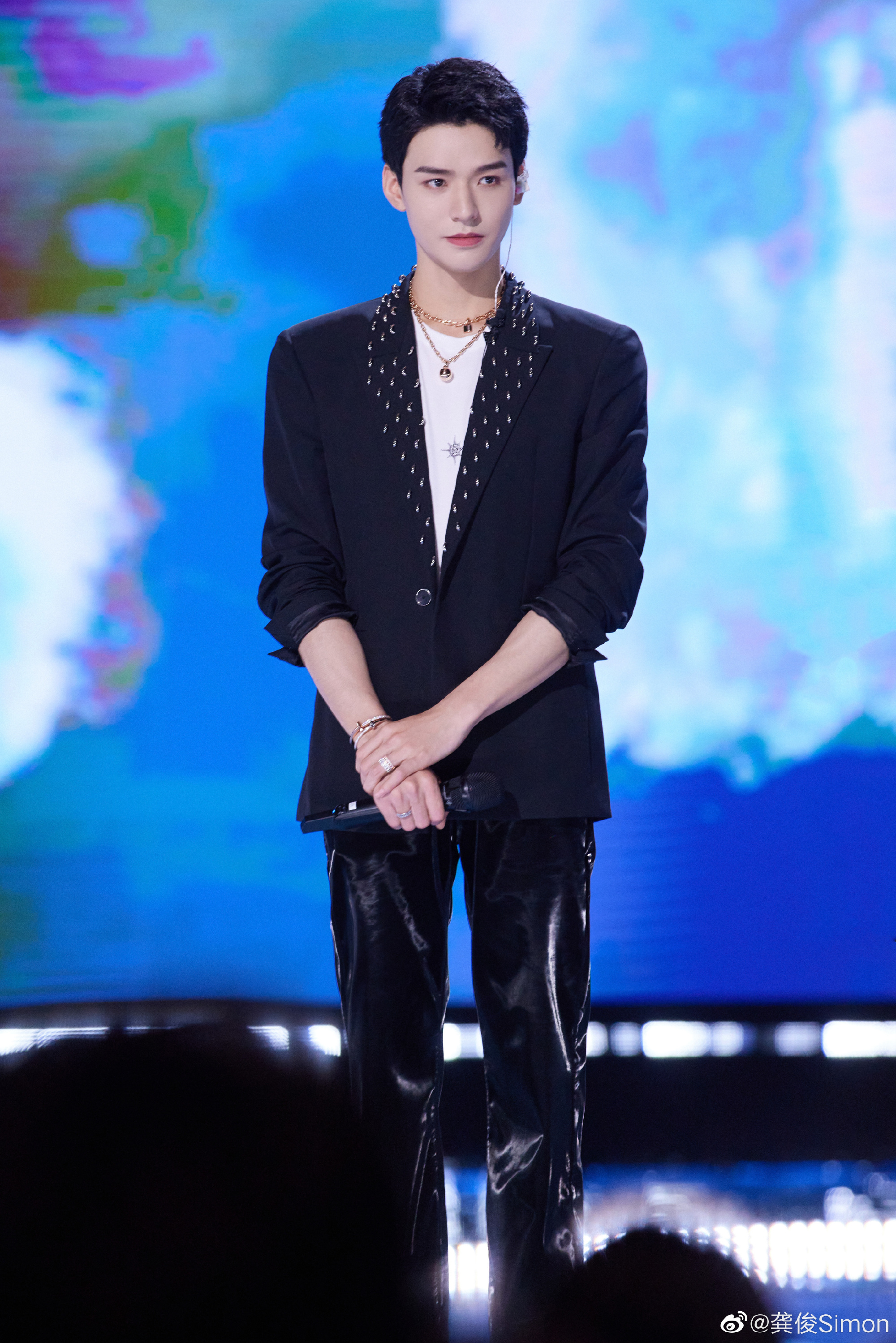 龚俊|龚俊、姚安娜加盟《中餐厅5》，网友：二公主能放过娱乐圈吗？