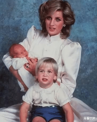 戴安娜王妃|戴安娜泪流满面，深夜疯打300次电话给大16岁已婚的情人，为何如此