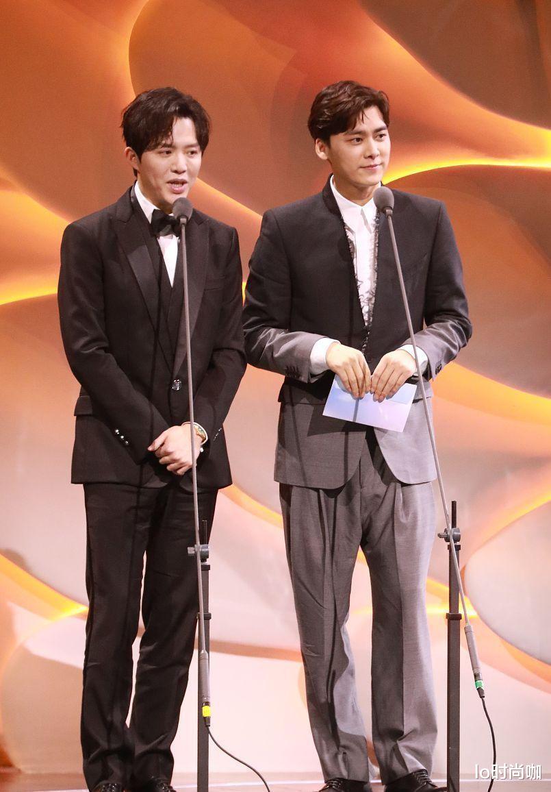 姚策|李易峰穿渐变西装气质十足，满满的贵公子气场，身材比例不输模特