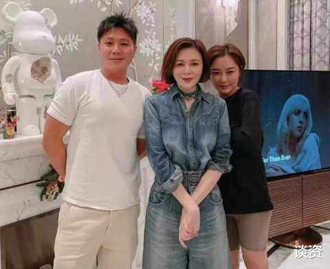 关之琳|59岁关之琳近照曝光,皮肤松垮法令纹明显,脖子上三圈珠宝抢镜