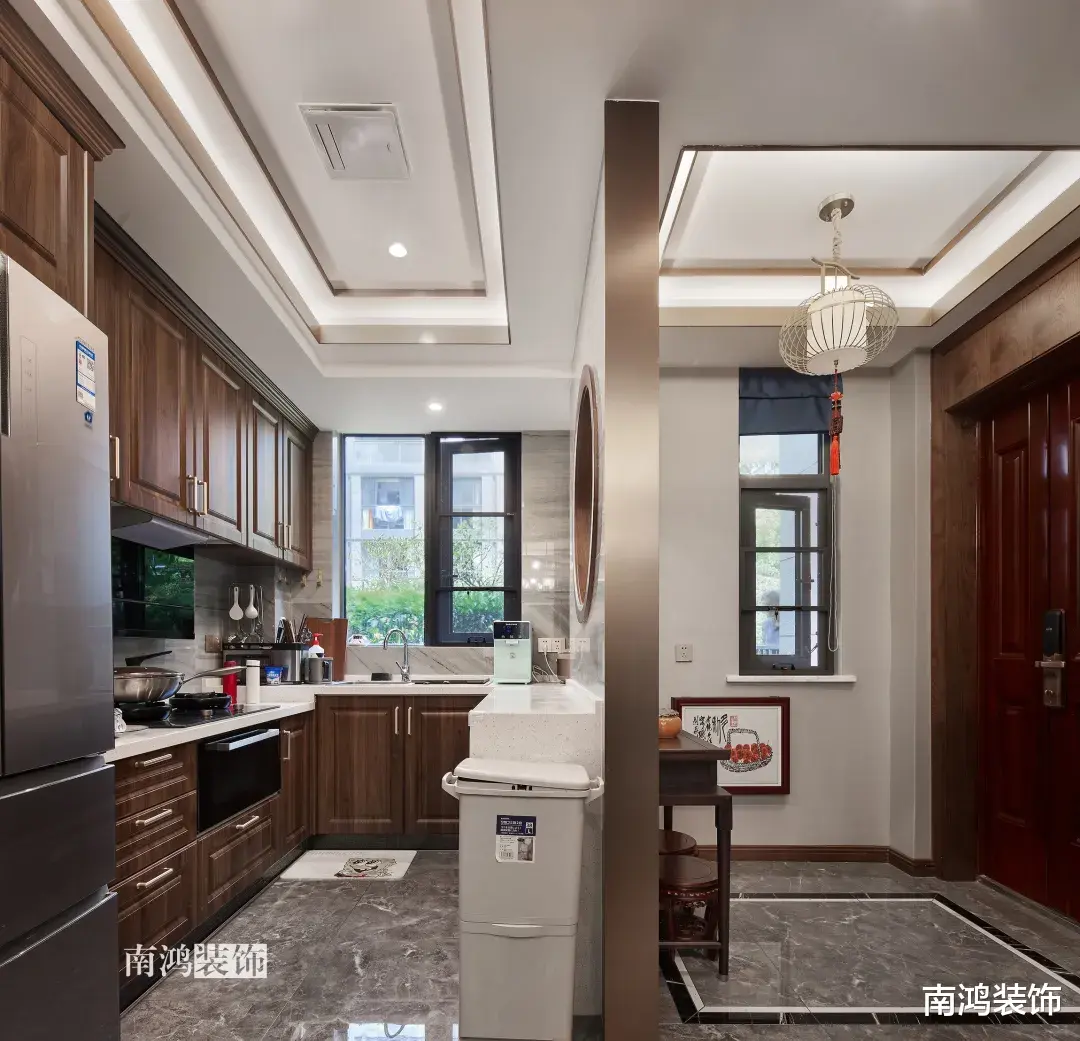 百搭厨房配色方案，你还只会“黑白配”吗？