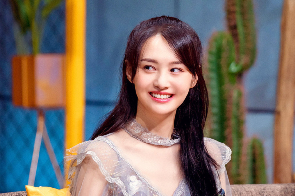 郑爽|郑爽被封杀6天后，冯小刚一句话扯下“遮羞布”背后5位金主曝光！